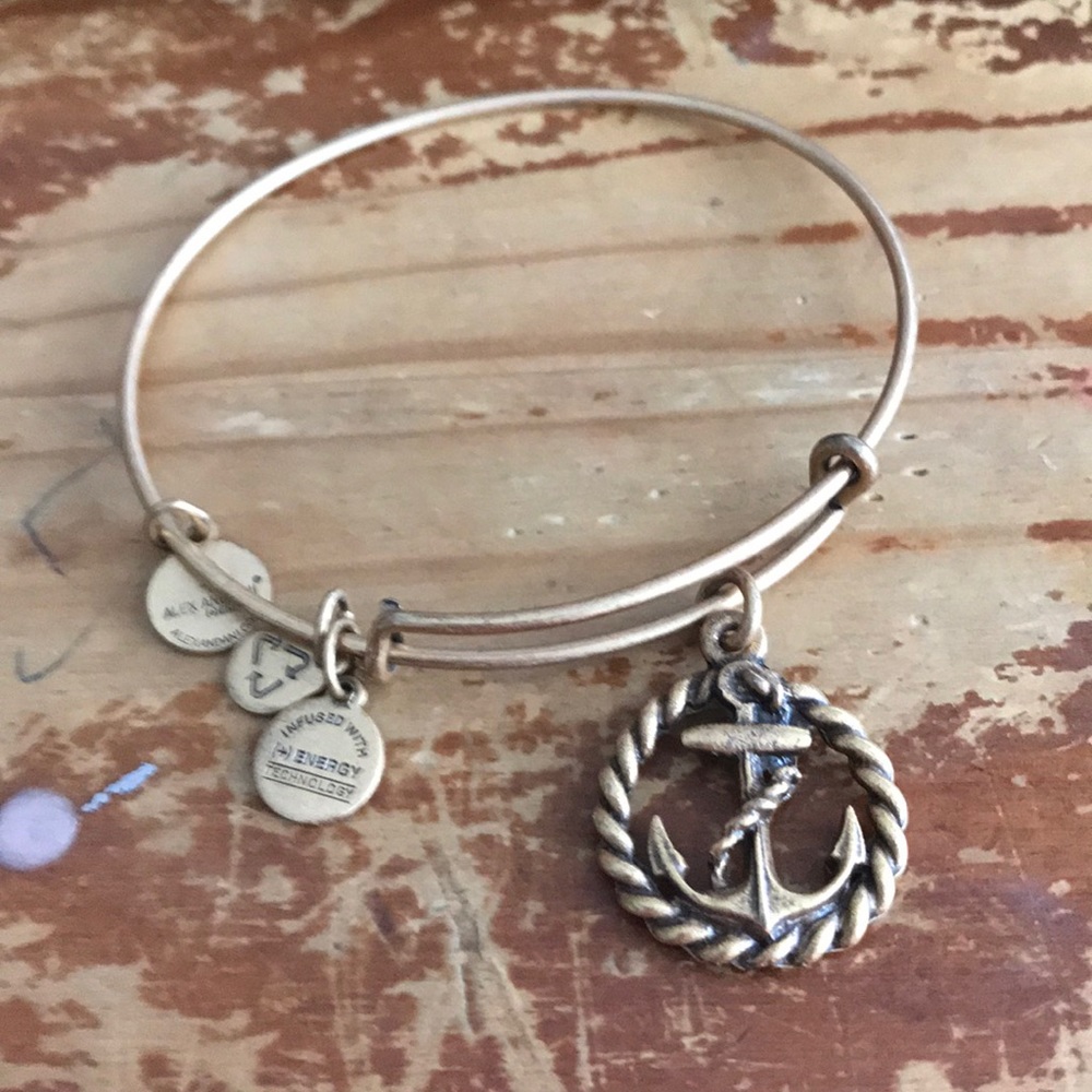 Anchor charm bracelet